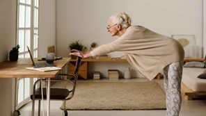 woman-doing-exercise-while-networking-16-9
